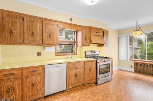 23 Stanford Pl, Montclair NJ  07042-5009 exterior