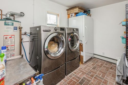 485 8 St, North Lindenhurst NY 11757-5521 exterior