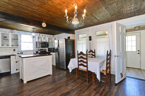 7 Dewey St, Putnam CT  06260-1352 exterior