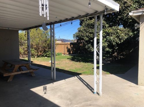 2060 Lomina Ave, Long Beach, CA 90815-3214