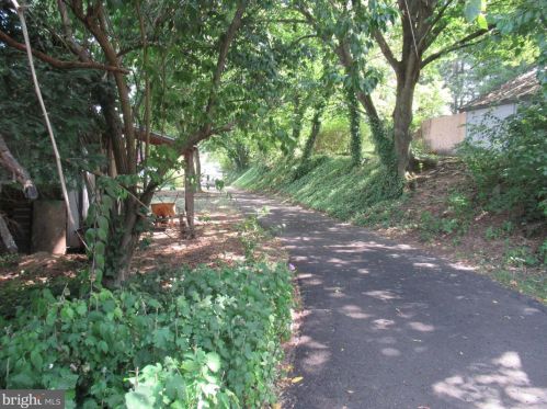 1819 Spg Rd, Carlisle PA 17013-1151 exterior