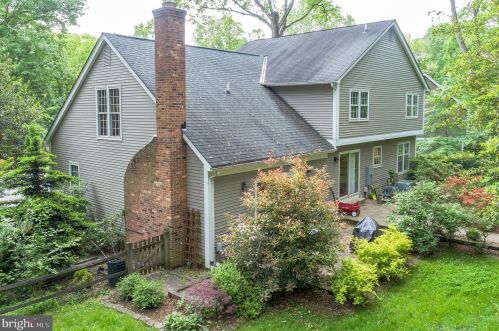 2052 Eakins Ct, Herndon, VA 20191-1314