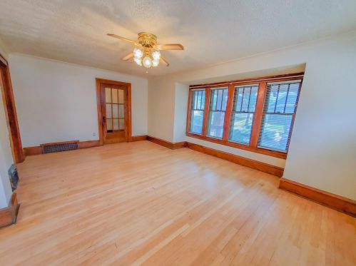 3813 19th St, Milwaukee, WI 53206-2433