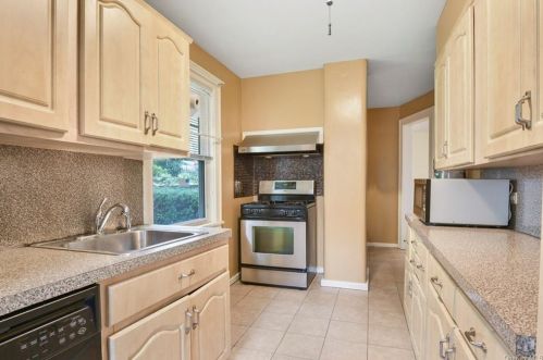 80 Primrose St, White Plains NY  10606-1631 exterior