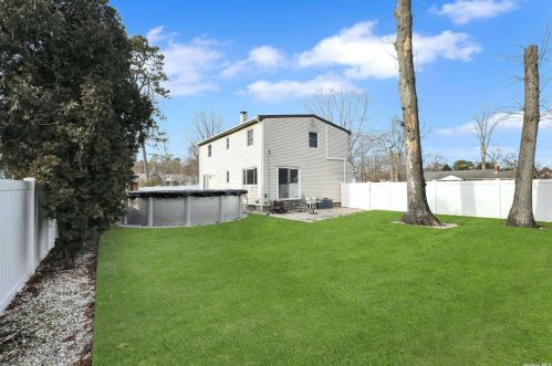 4 Rustic Gate, Panamoka NY  11961-2125 exterior