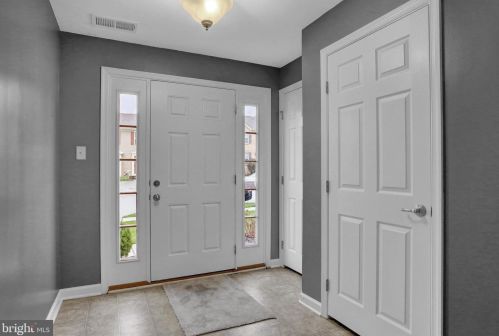 726 Blossom Dr, Hanover PA  17331-2078 exterior