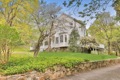 1804 Crawford Rd, Mohegan Lake, NY 10547-1601