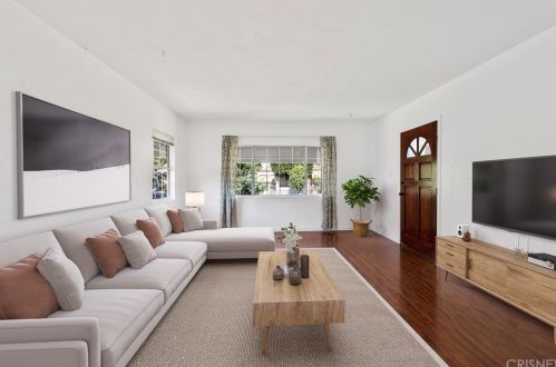 8048 Noble Ave, Van Nuys, CA 91402-5612