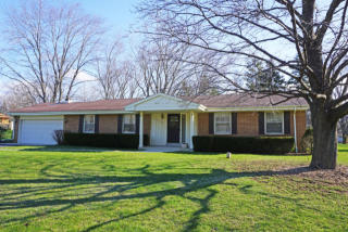 3680 Sunny Crest Dr, Brookfield, WI 53005-2176