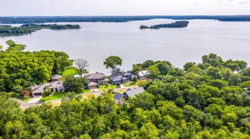 9857 Lake Haven Cir, Fort Worth, TX 76108-8704