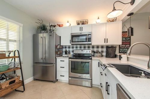 2662 Kings Lake Blvd, Naples, FL 34112-5491