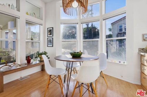 154 Navajo Ln, Topanga CA  90290-4451 exterior