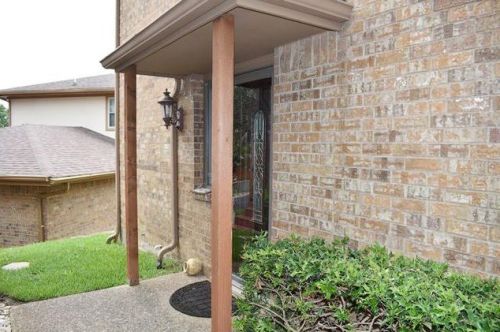 31 Morrow Dr, Bedford TX  76021-5678 exterior