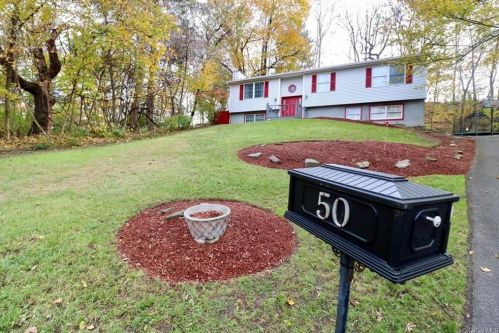 50 Market St, New Hamburg, NY 12590-2331