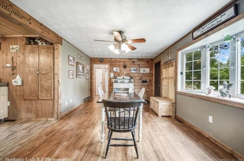 12 Reskin Dr, Wallingford CT  06492-4834 exterior