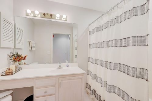8993 Woodbridge Dr, Greendale WI  53129-1084 exterior