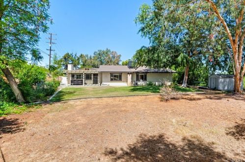 856 Sunset Dr, Redlands CA  92373-6938 exterior