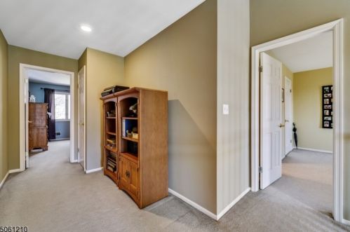 48 Edgefield Dr, Greystone Park NJ  07950-1975 exterior