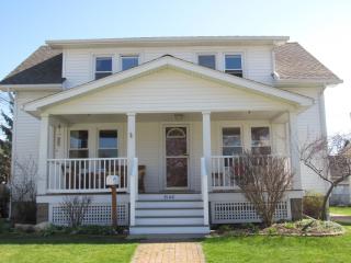 5148 Oakmont Dr, Cleveland, OH 44124-2721