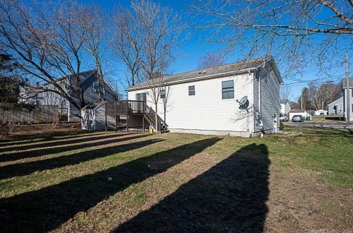 19 Central Ave, Norwich, CT 06360-4712