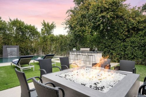 18067 Calvert St, Van Nuys CA 91316-1216 exterior