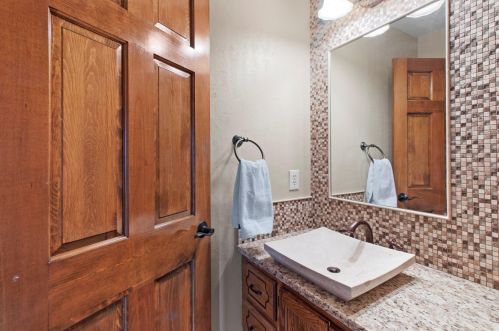 4580 Sommerset Dr, Waukesha WI  53151-6876 exterior