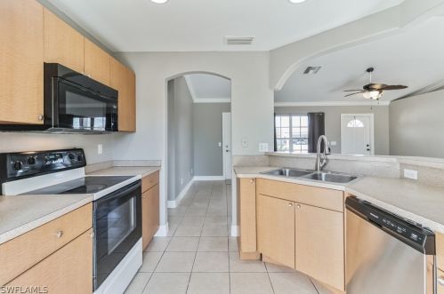 218 10th Pl, Cape Coral FL  33909-2619 exterior