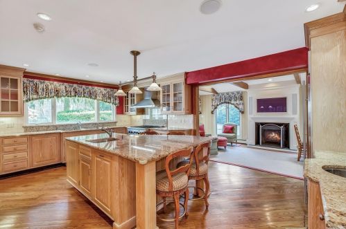 8 Emerson Rd, Muttontown NY  11545-3116 exterior