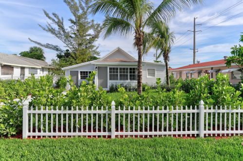 43 11th Ave, Delray Beach FL  33444-1637 exterior