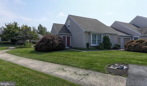 281 Crescent Dr, Swatara, PA 17033-2335