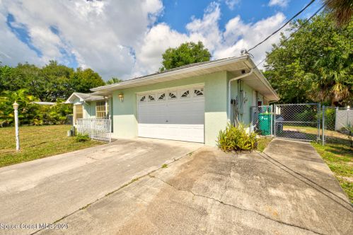 9712 Holly St, Sebastian, FL 32976-3129