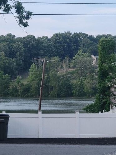 244 Center Dr, Mahopac, NY 10541-1110