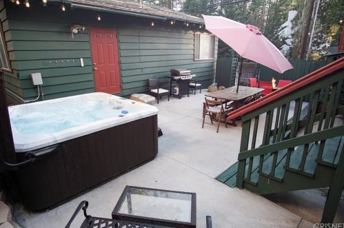 980 Mcalister Rd, Big Bear City, CA 92314-9077