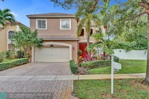 13305 32nd St, Hollywood FL 33027-3911 exterior