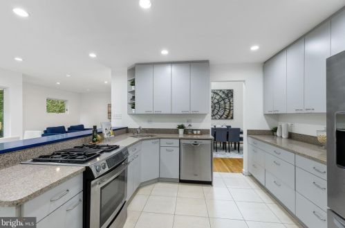 3709 Whispering Ln, Falls Church VA  22041-1121 exterior