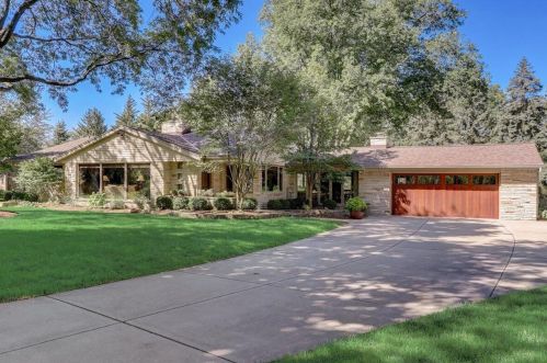 5771 Finch Ln, Greendale, WI 53129-1648