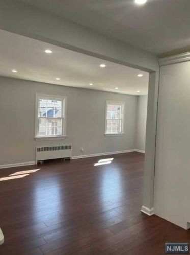 273 9th St, Palisades Park NJ  07650-4018 exterior