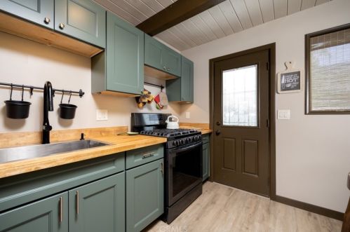 47125 Skyview Dr, Big Bear City CA  92314-9035 exterior