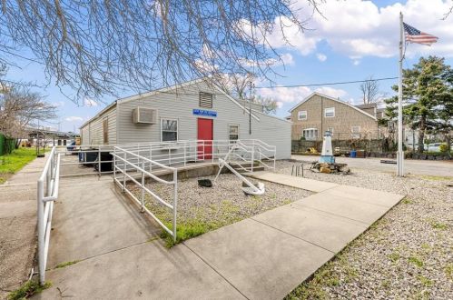 4400 Locust Point Dr, Bronx NY  10465-4038 exterior