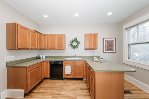 3285 Bartlett Ave, Milwaukee WI 53211-3024 exterior