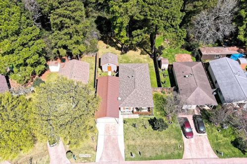 910 Lovett Ct, Tomball, TX 77375-4947