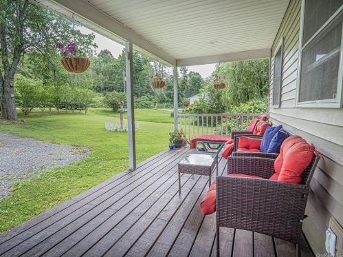 42 Feagles Rd, Warwick, NY 10990-2258