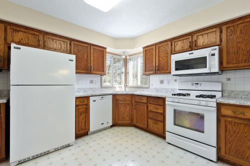 5759 Donegal Dr, Saint Paul MN 55126-3701 exterior