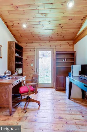 3714 Mountain Rd, Haymarket VA  20169-1739 exterior