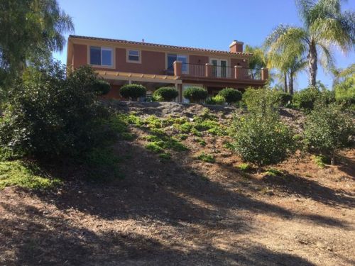 3059 Overhill Dr, Vista, CA 92084-6552