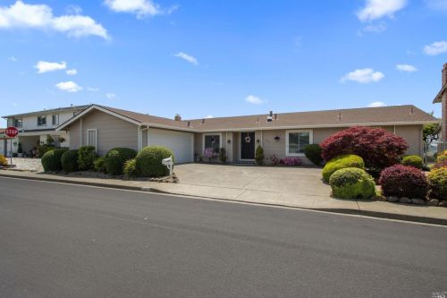 400 Larkin Dr, Benicia, CA 94510-1421