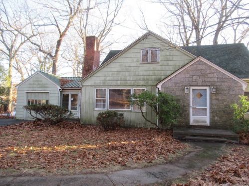 1765 Old Town Rd, Bridgeport, CT 06606-1318