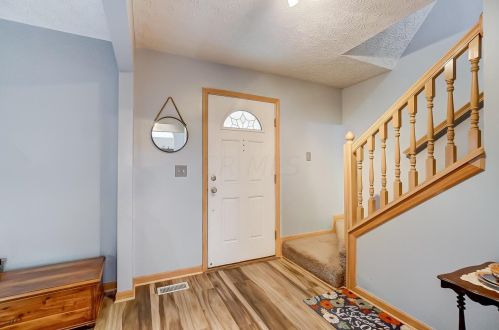 4455 Rolling Ct, Darbydale, OH 43123-9475