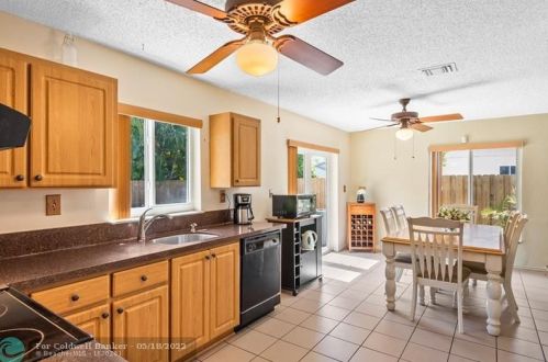 19621 58 Ave, Hialeah FL  33015-4909 exterior