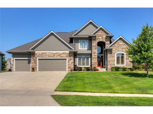 16787 Aurora Ct, Des Moines, IA 50325-2527